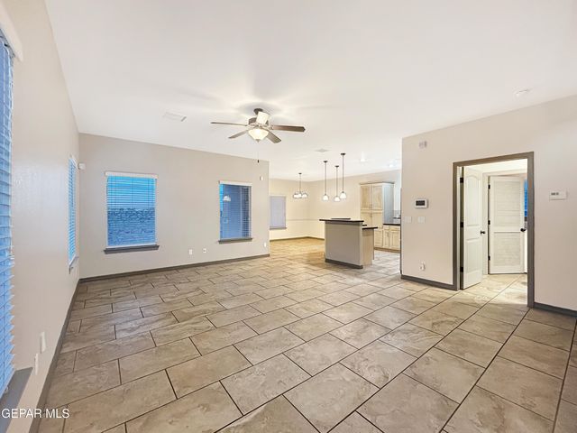 13125 Lost Willow Avenue, El Paso, TX 79938