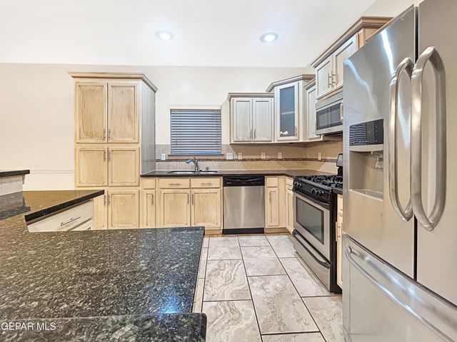 13125 Lost Willow Avenue, El Paso, TX 79938