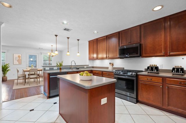 2810 Legends Knoll Drive, Spring, TX 77386