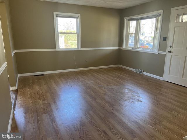 1904 PIMMIT DR, Falls Church, VA 22043