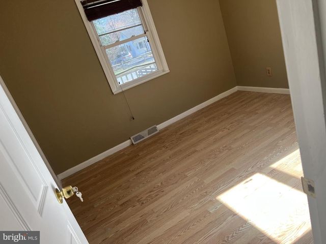 1904 PIMMIT DR, Falls Church, VA 22043