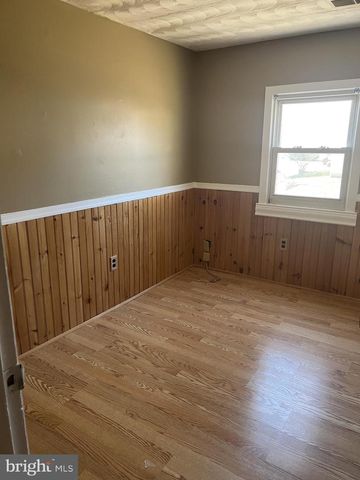 1904 PIMMIT DR, Falls Church, VA 22043