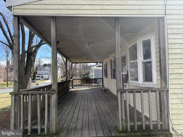 1904 PIMMIT DR, Falls Church, VA 22043