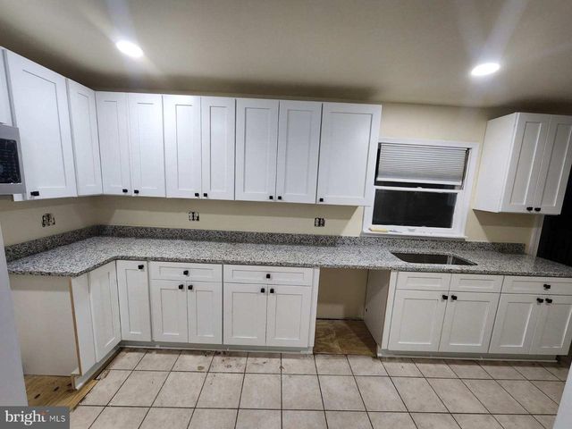 1904 PIMMIT DR, Falls Church, VA 22043