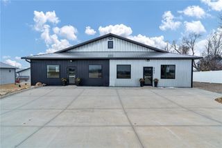 3230 N Center Point Road 502, Robins, IA 52328