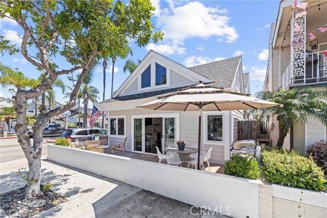 124 Garnet Avenue, Newport Beach, CA 92662
