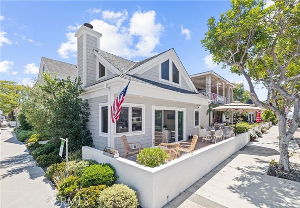 124 Garnet Avenue, Newport Beach, CA 92662