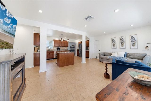 1333 BAYVIEW DRIVE, Clearwater, FL 33756