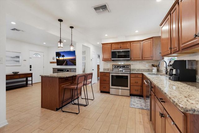 1333 BAYVIEW DRIVE, Clearwater, FL 33756