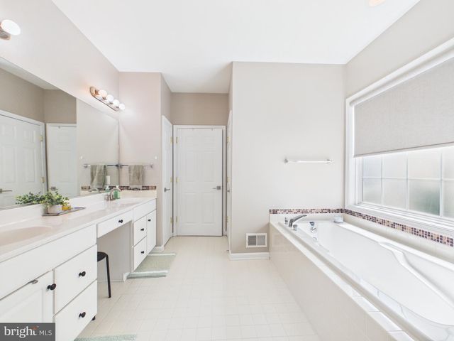 13507 JEB STUART SQ, Centreville, VA 20120