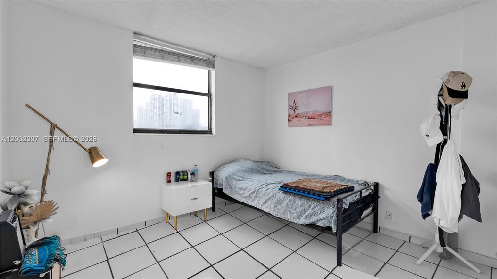 Image 11 of property listing at 546 SW 1st St 603, Miami, FL 33130
