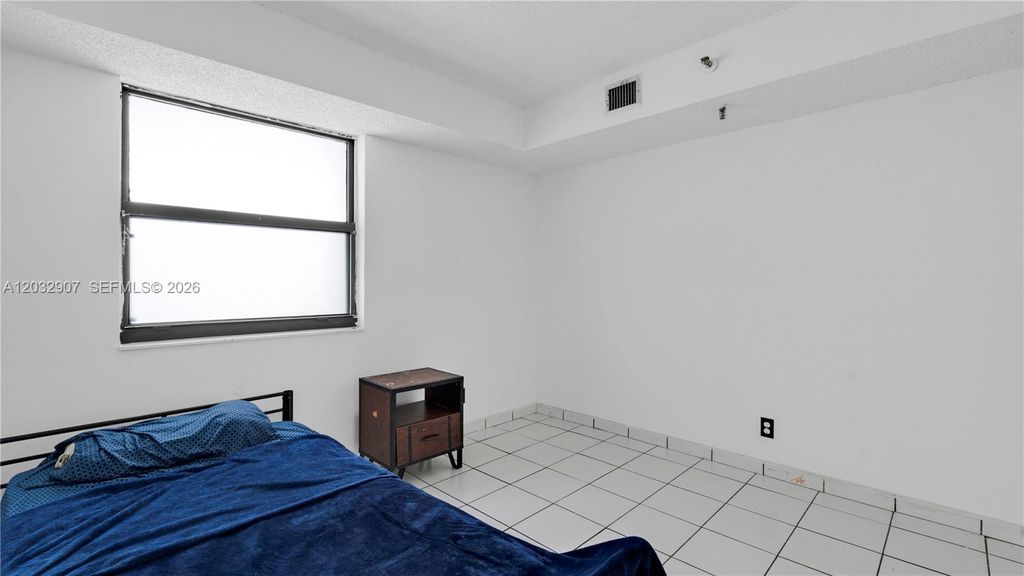 Image 13 of property listing at 546 SW 1st St 603, Miami, FL 33130