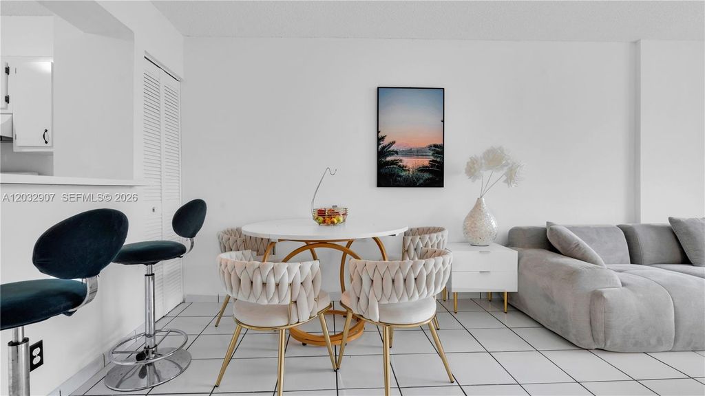 Image 9 of property listing at 546 SW 1st St 603, Miami, FL 33130