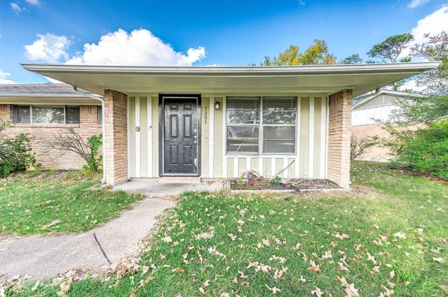 7203 Gore Drive, Houston, TX 77016