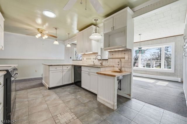 808 Charles Rd, Lopatcong Twp., NJ 08865