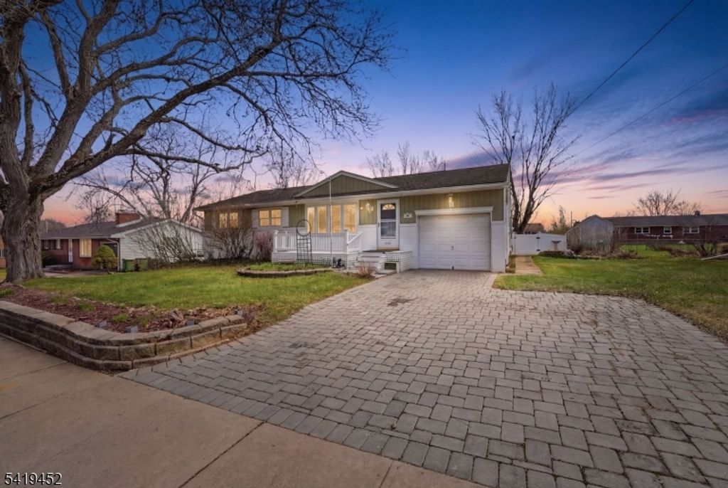 808 Charles Rd, Lopatcong Twp., NJ 08865