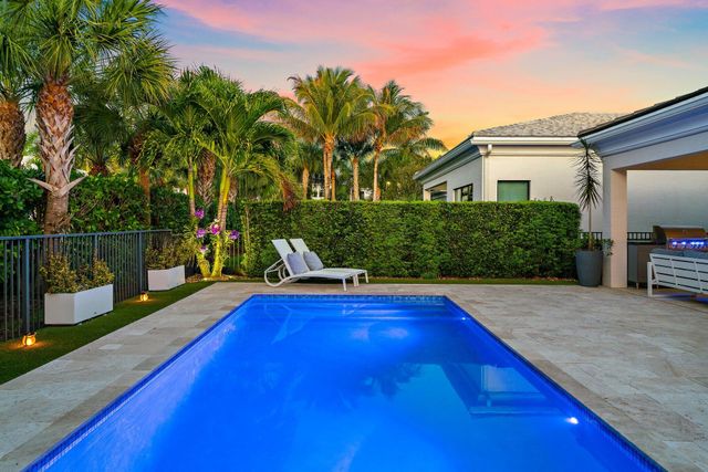 5611 Delacroix Terrace, Palm Beach Gardens, FL 33418