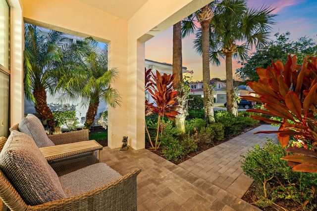 5611 Delacroix Terrace, Palm Beach Gardens, FL 33418