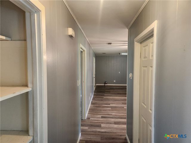 325 Montgomery Street, Yoakum, TX 77995