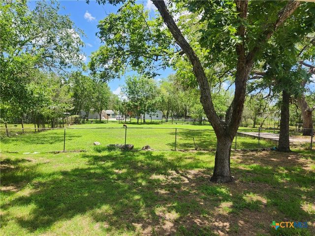 325 Montgomery Street, Yoakum, TX 77995