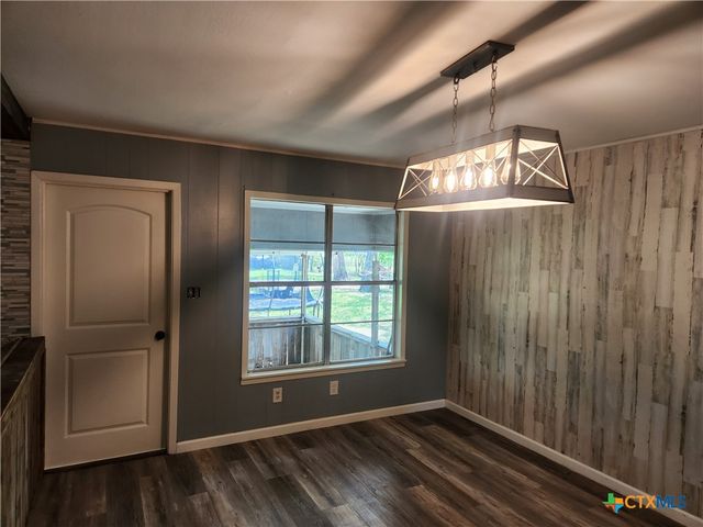 325 Montgomery Street, Yoakum, TX 77995