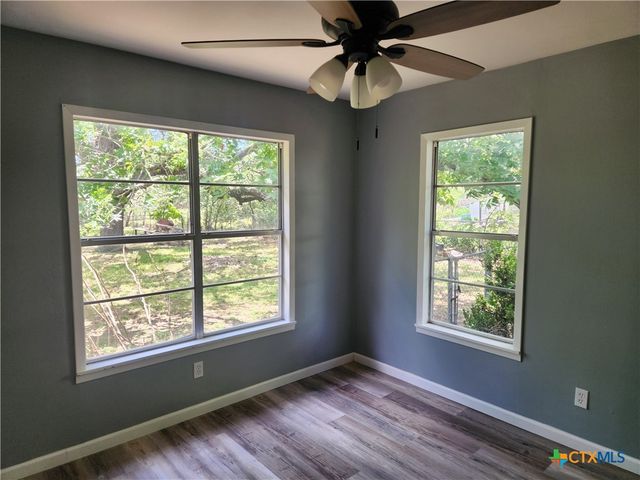 325 Montgomery Street, Yoakum, TX 77995
