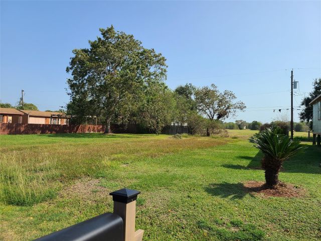 6715 Hawthorne, Hitchcock, TX 77563