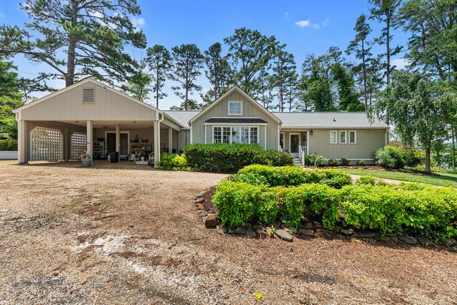 459 Hillcrest Heights DR, Moneta, VA 24121