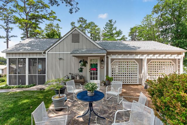 459 Hillcrest Heights DR, Moneta, VA 24121