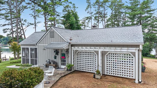 459 Hillcrest Heights DR, Moneta, VA 24121