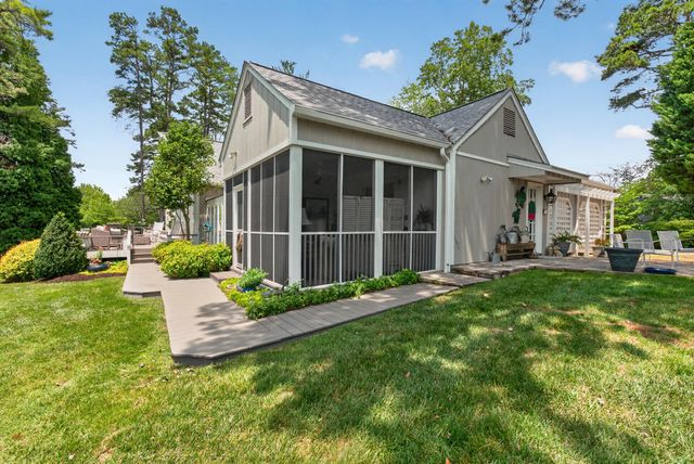 459 Hillcrest Heights DR, Moneta, VA 24121