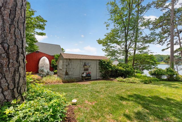 459 Hillcrest Heights DR, Moneta, VA 24121