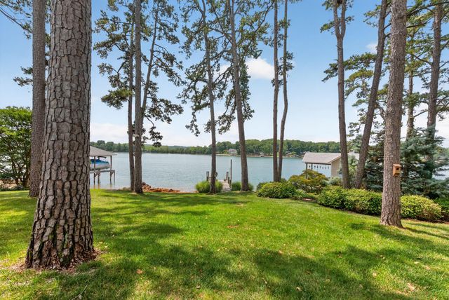 459 Hillcrest Heights DR, Moneta, VA 24121