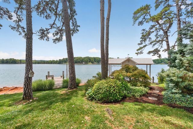459 Hillcrest Heights DR, Moneta, VA 24121