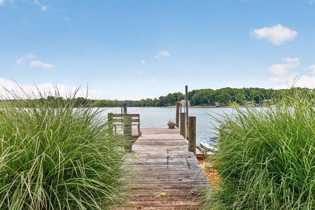 459 Hillcrest Heights DR, Moneta, VA 24121