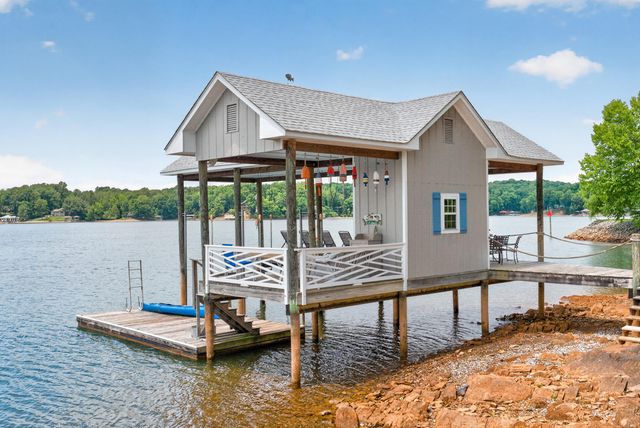 459 Hillcrest Heights DR, Moneta, VA 24121