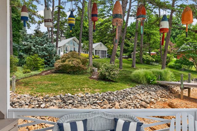 459 Hillcrest Heights DR, Moneta, VA 24121