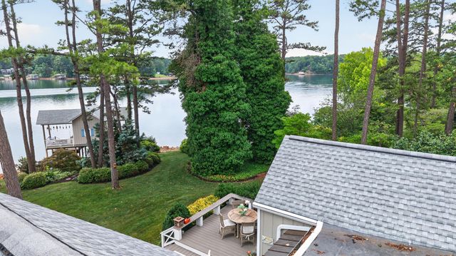 459 Hillcrest Heights DR, Moneta, VA 24121