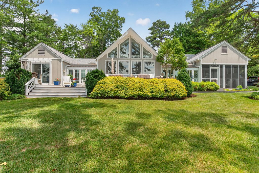 459 Hillcrest Heights DR, Moneta, VA 24121