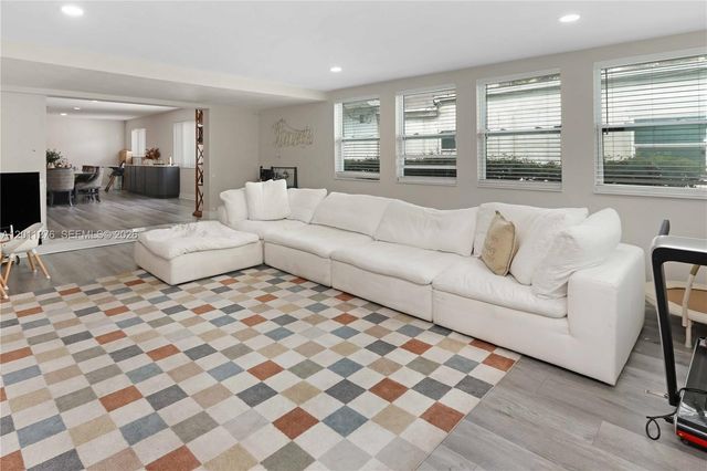 1333 Tyler St, Hollywood, FL 33019