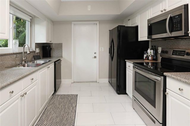 1333 Tyler St, Hollywood, FL 33019