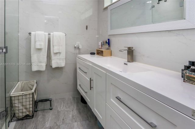 1333 Tyler St, Hollywood, FL 33019