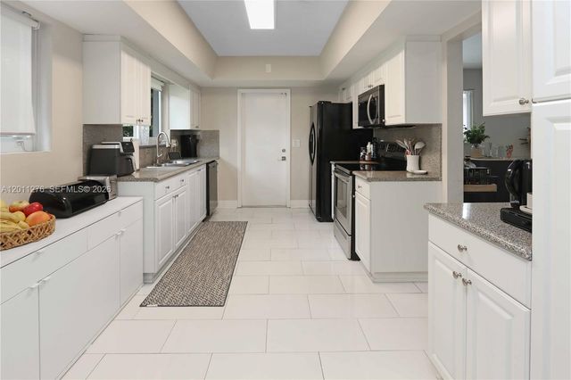 1333 Tyler St, Hollywood, FL 33019