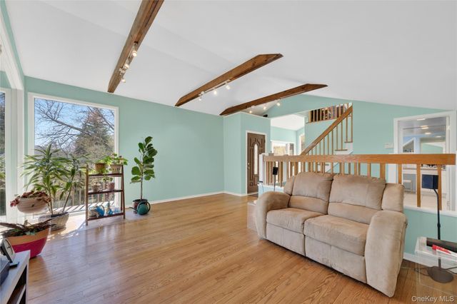 3 Lakeside Road, Mahopac, NY 10541
