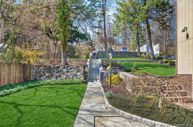 3 Lakeside Road, Mahopac, NY 10541