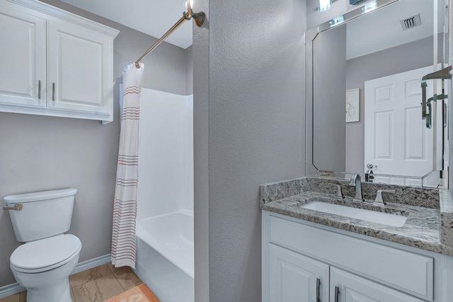 510 Creekside Dr, Marshall, TX 75672