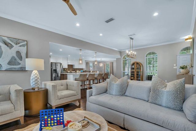 510 Creekside Dr, Marshall, TX 75672