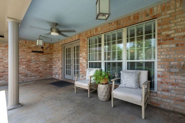 510 Creekside Dr, Marshall, TX 75672