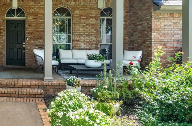 510 Creekside Dr, Marshall, TX 75672