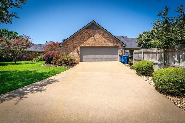 510 Creekside Dr, Marshall, TX 75672